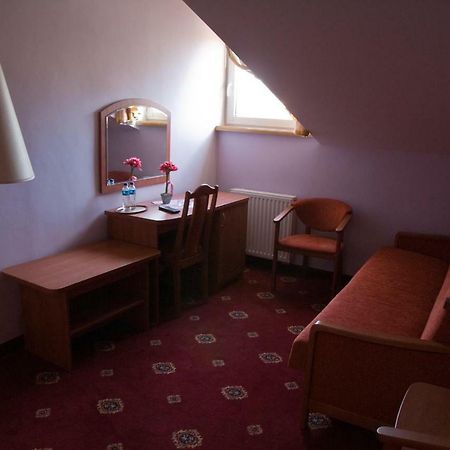 Dwor Dluzniewo Bed & Breakfast Dış mekan fotoğraf