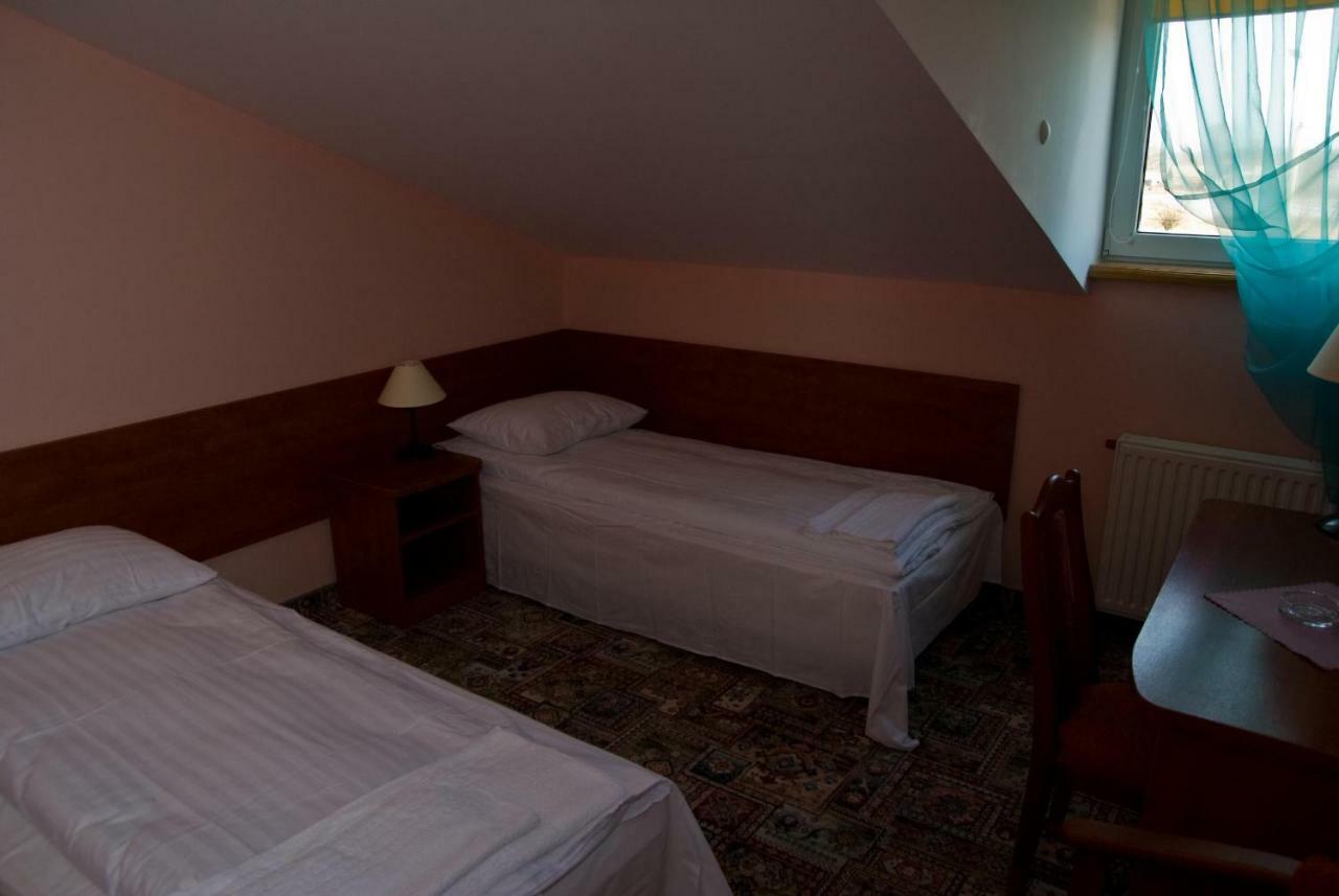 Dwor Dluzniewo Bed & Breakfast Dış mekan fotoğraf