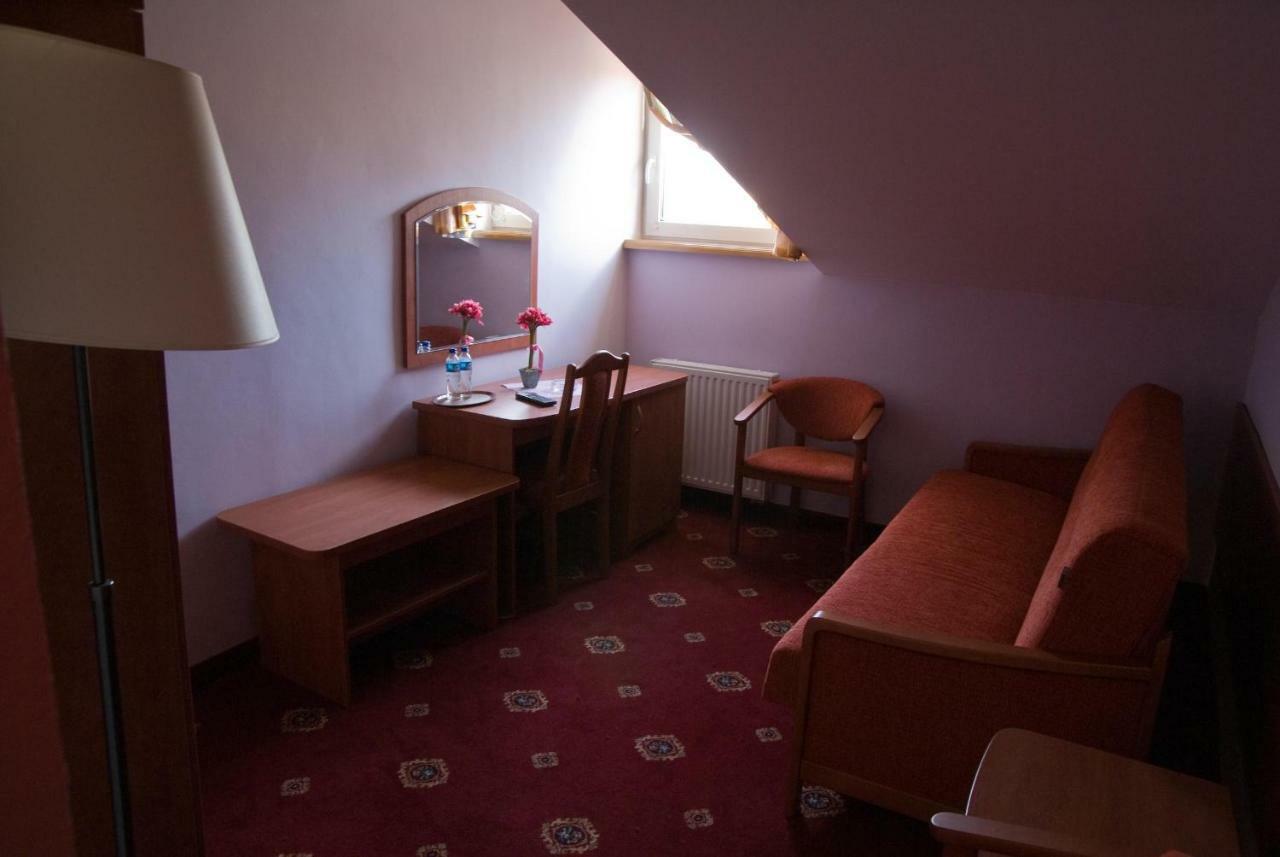 Dwor Dluzniewo Bed & Breakfast Dış mekan fotoğraf
