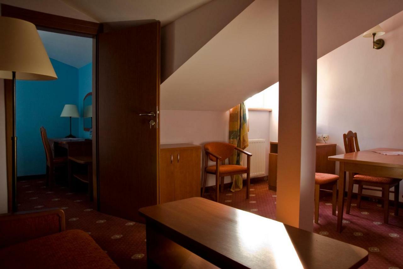 Dwor Dluzniewo Bed & Breakfast Dış mekan fotoğraf