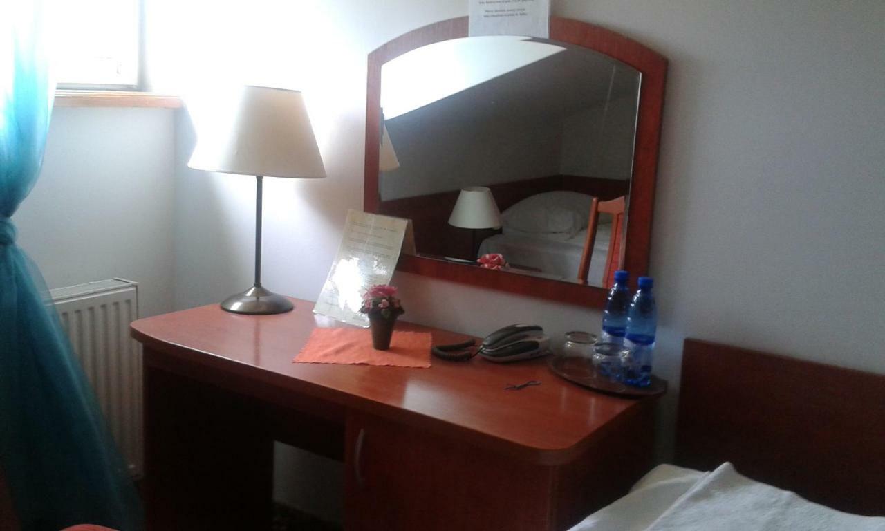 Dwor Dluzniewo Bed & Breakfast Dış mekan fotoğraf
