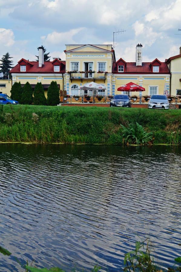 Dwor Dluzniewo Bed & Breakfast Dış mekan fotoğraf