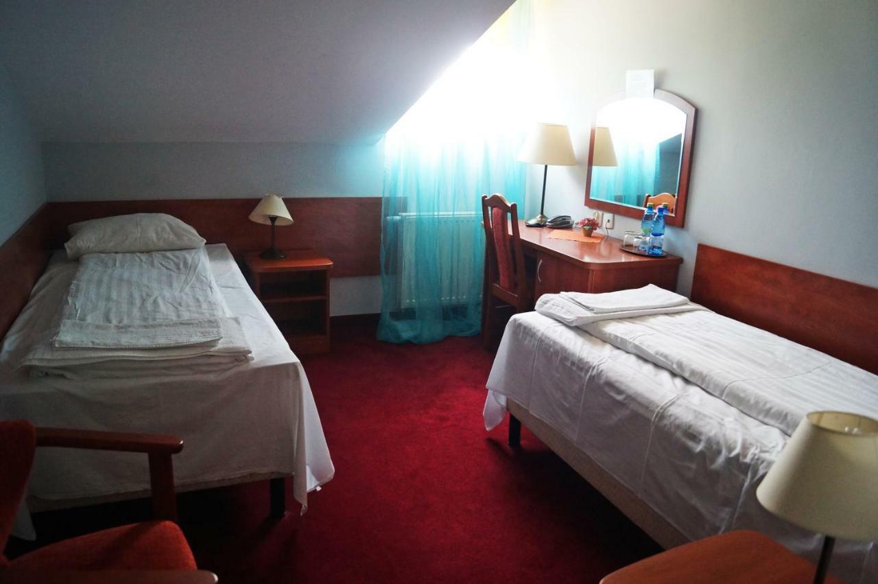 Dwor Dluzniewo Bed & Breakfast Dış mekan fotoğraf
