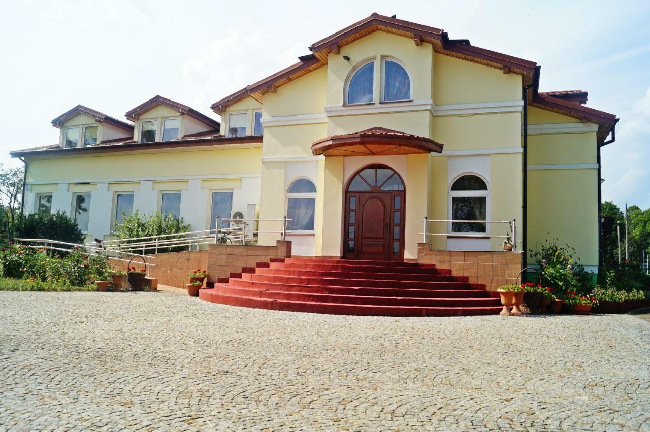 Dwor Dluzniewo Bed & Breakfast Dış mekan fotoğraf