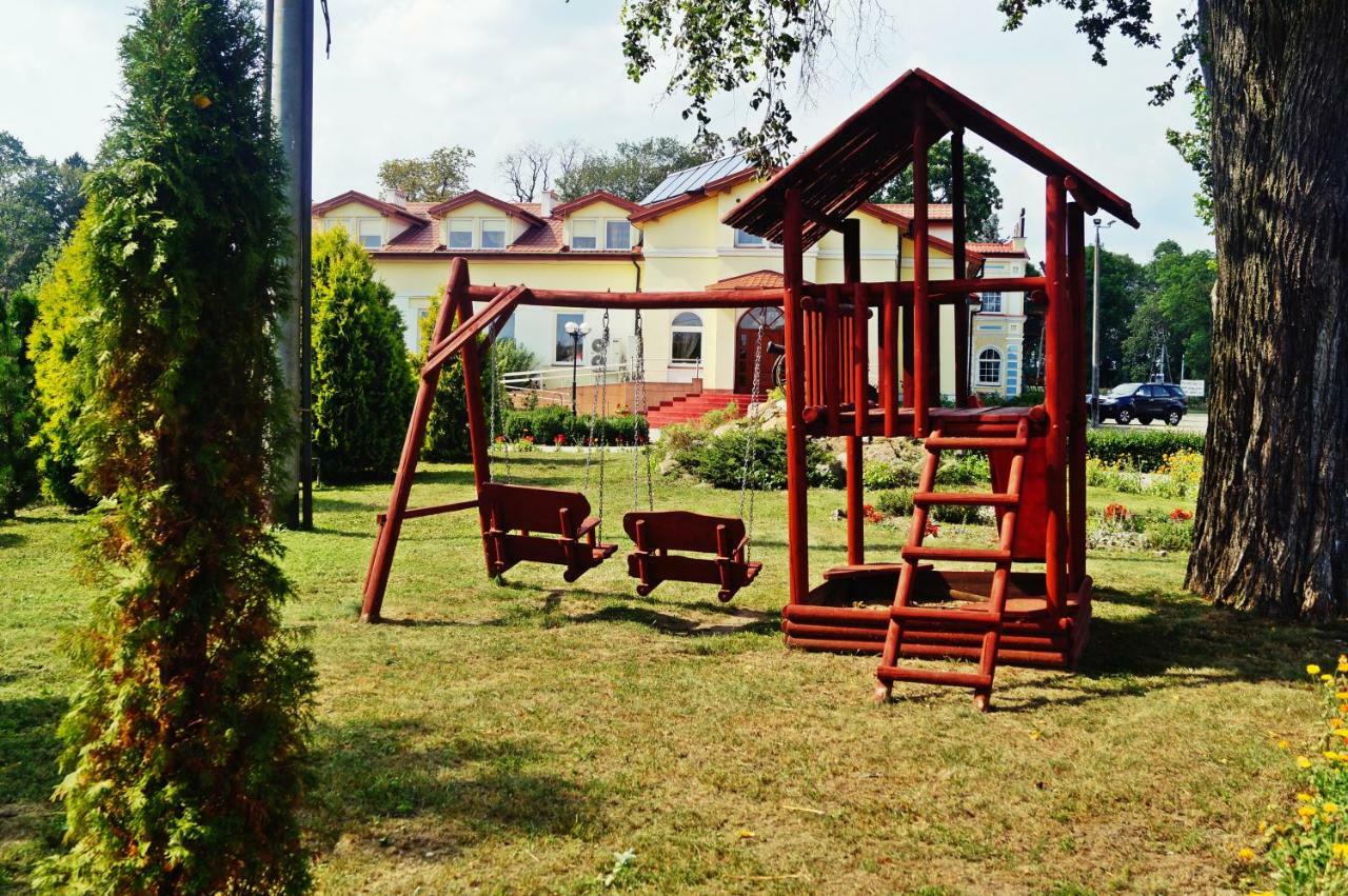 Dwor Dluzniewo Bed & Breakfast Dış mekan fotoğraf