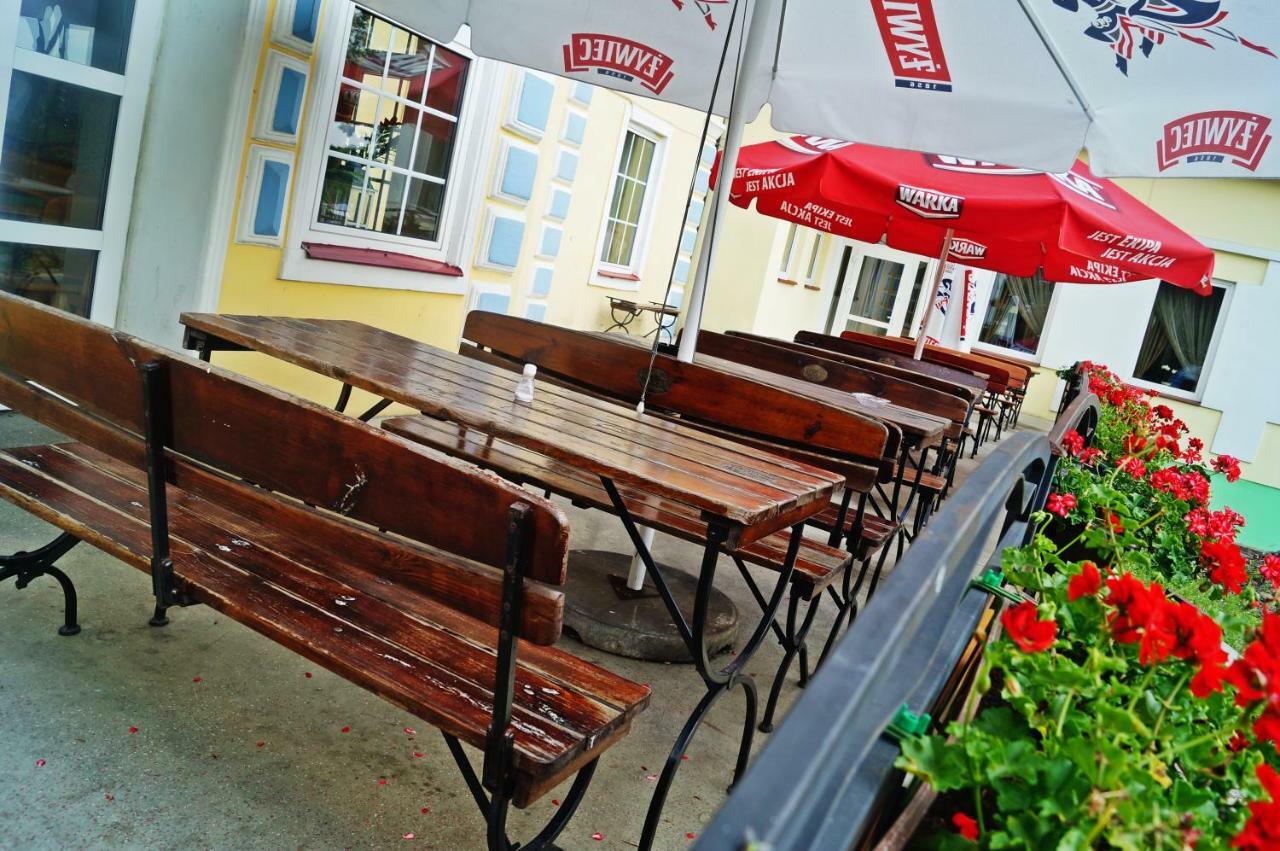 Dwor Dluzniewo Bed & Breakfast Dış mekan fotoğraf